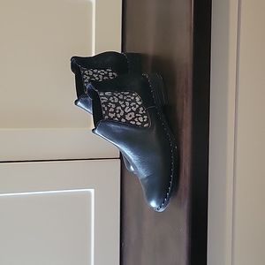 Geo Reino black leather and suede booties